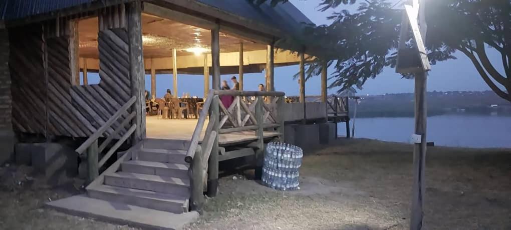Tembo Safari Lodge Katunguru エクステリア 写真