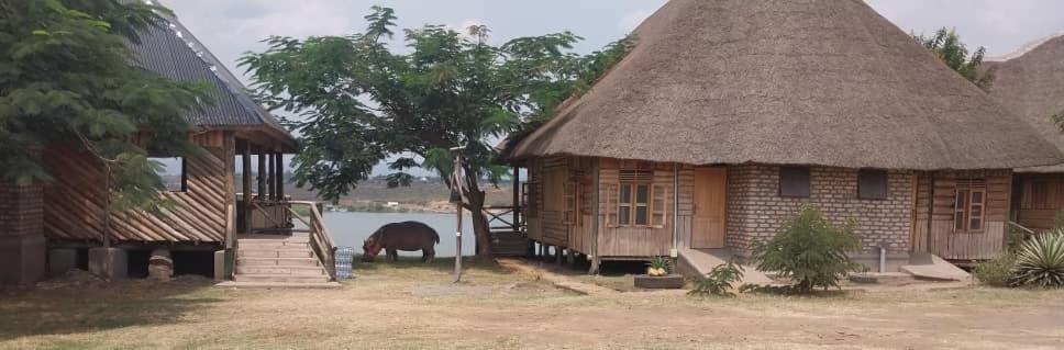 Tembo Safari Lodge Katunguru エクステリア 写真